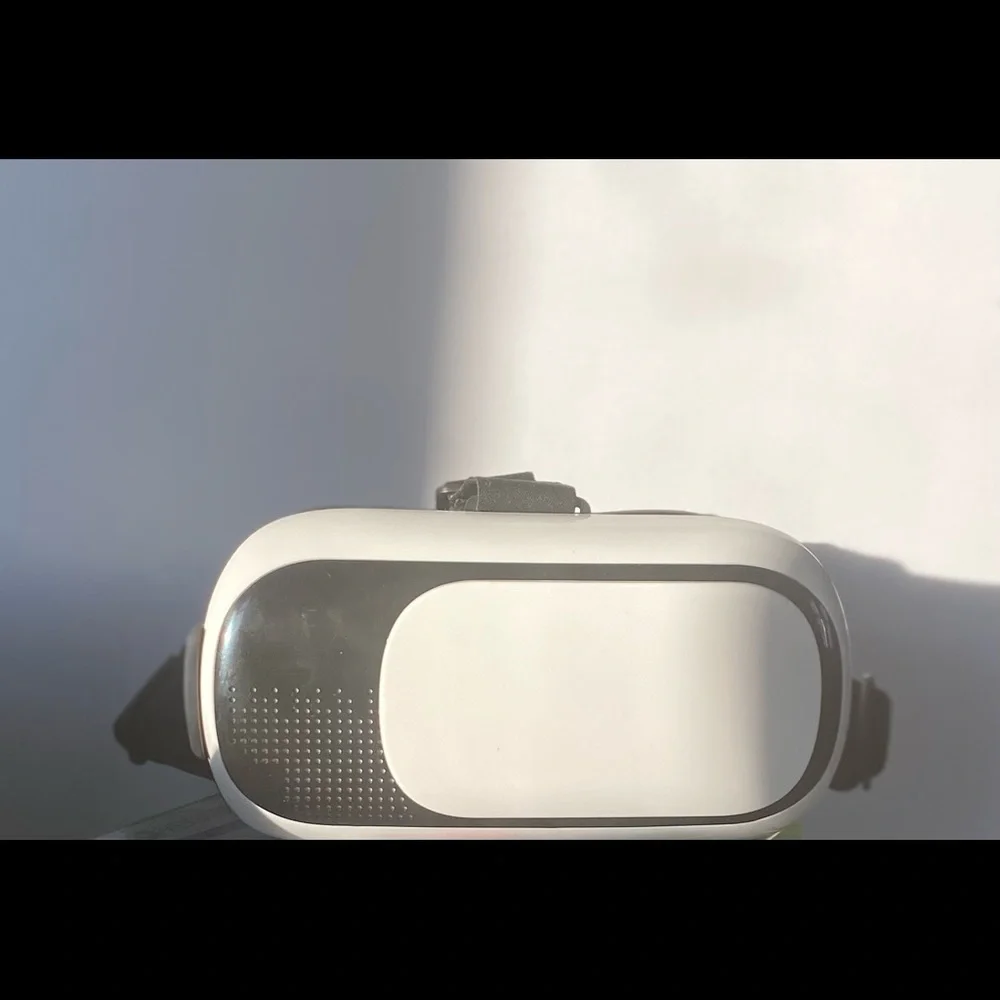Virtual Reality Headset - Picture 3 of 3